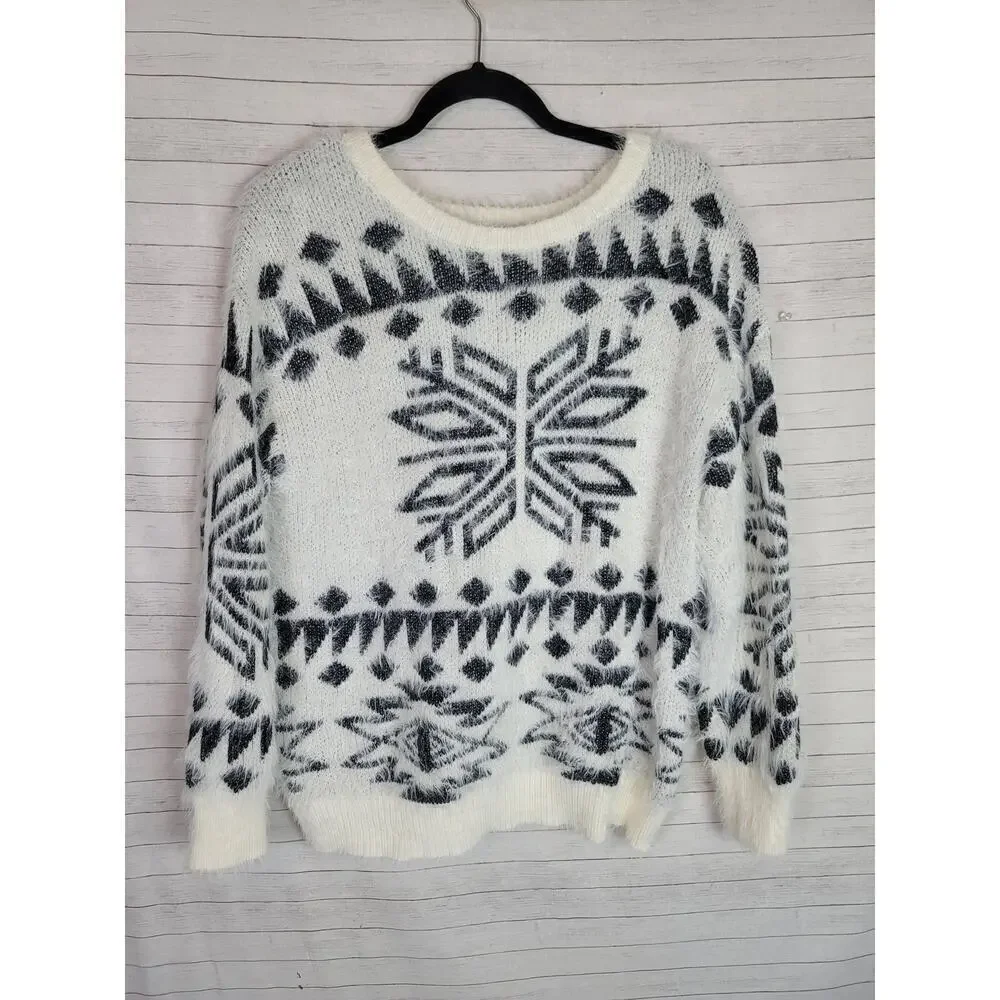 Maurices White Snowflake Eyelash Fuzzy Knit Pullover Sweater, sz Large